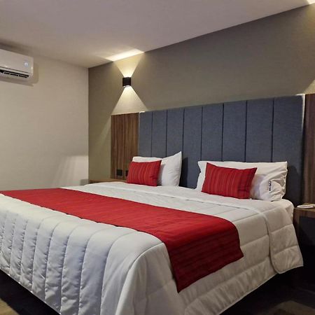 פואבלה Hotel Granada מראה חיצוני תמונה