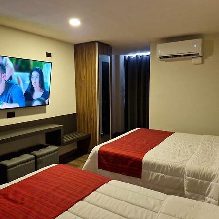 פואבלה Hotel Granada מראה חיצוני תמונה