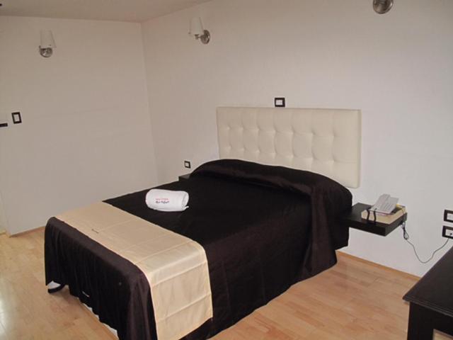 פואבלה Hotel Granada מראה חיצוני תמונה