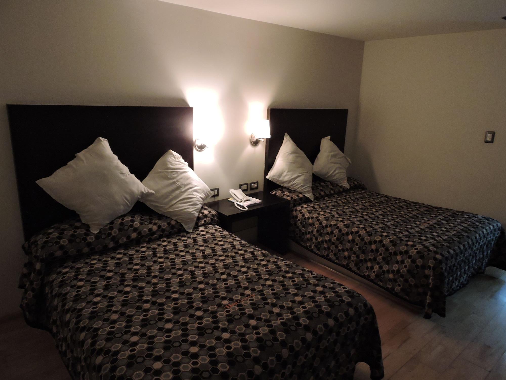 פואבלה Hotel Granada מראה חיצוני תמונה