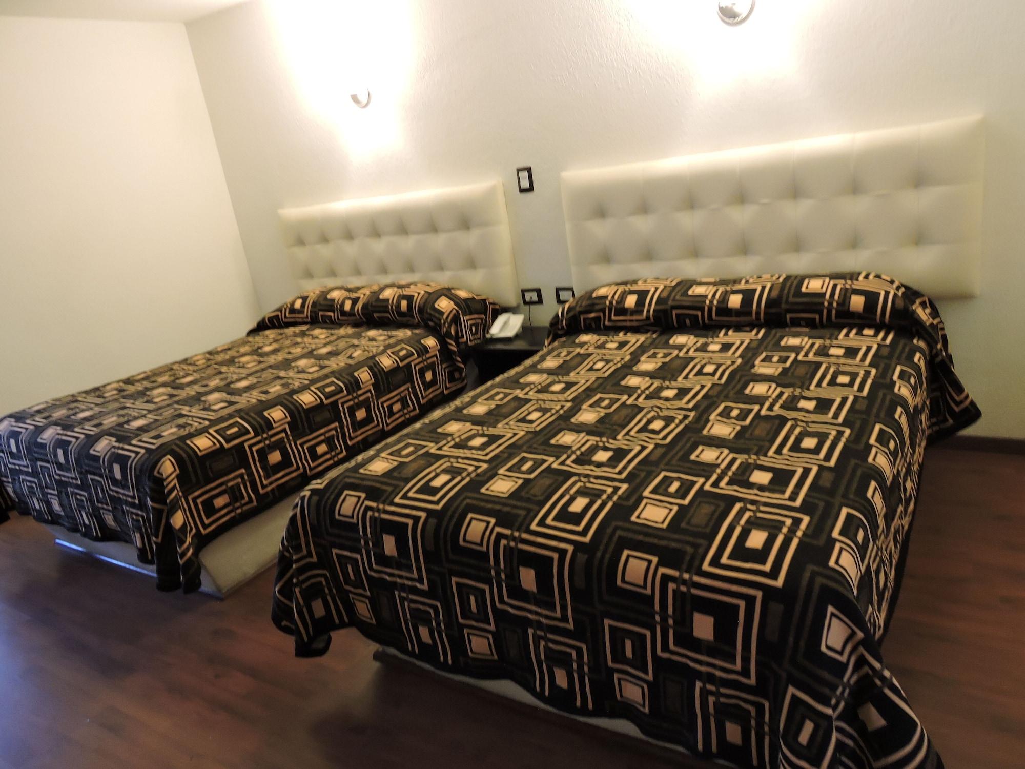 פואבלה Hotel Granada מראה חיצוני תמונה