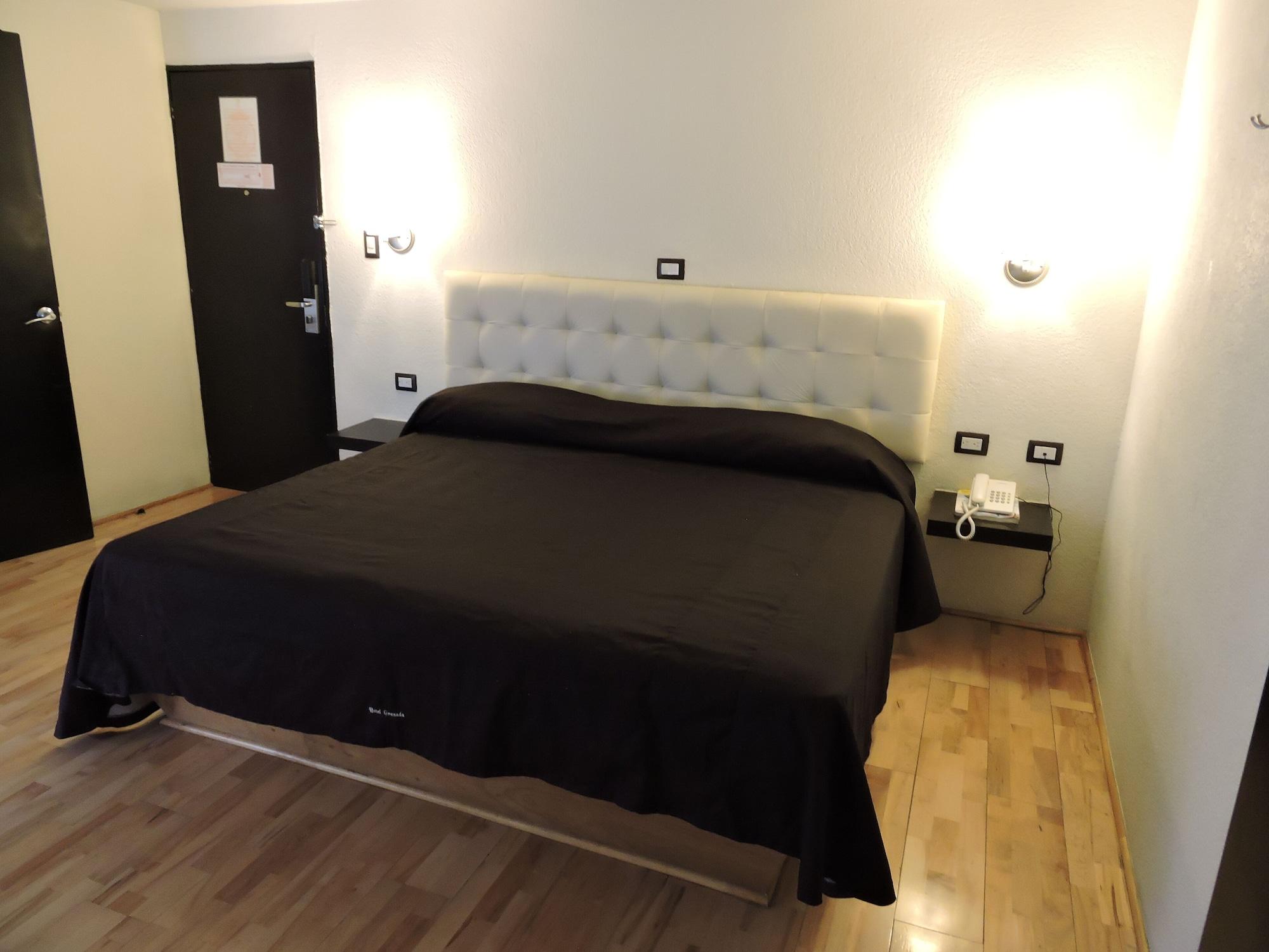 פואבלה Hotel Granada מראה חיצוני תמונה