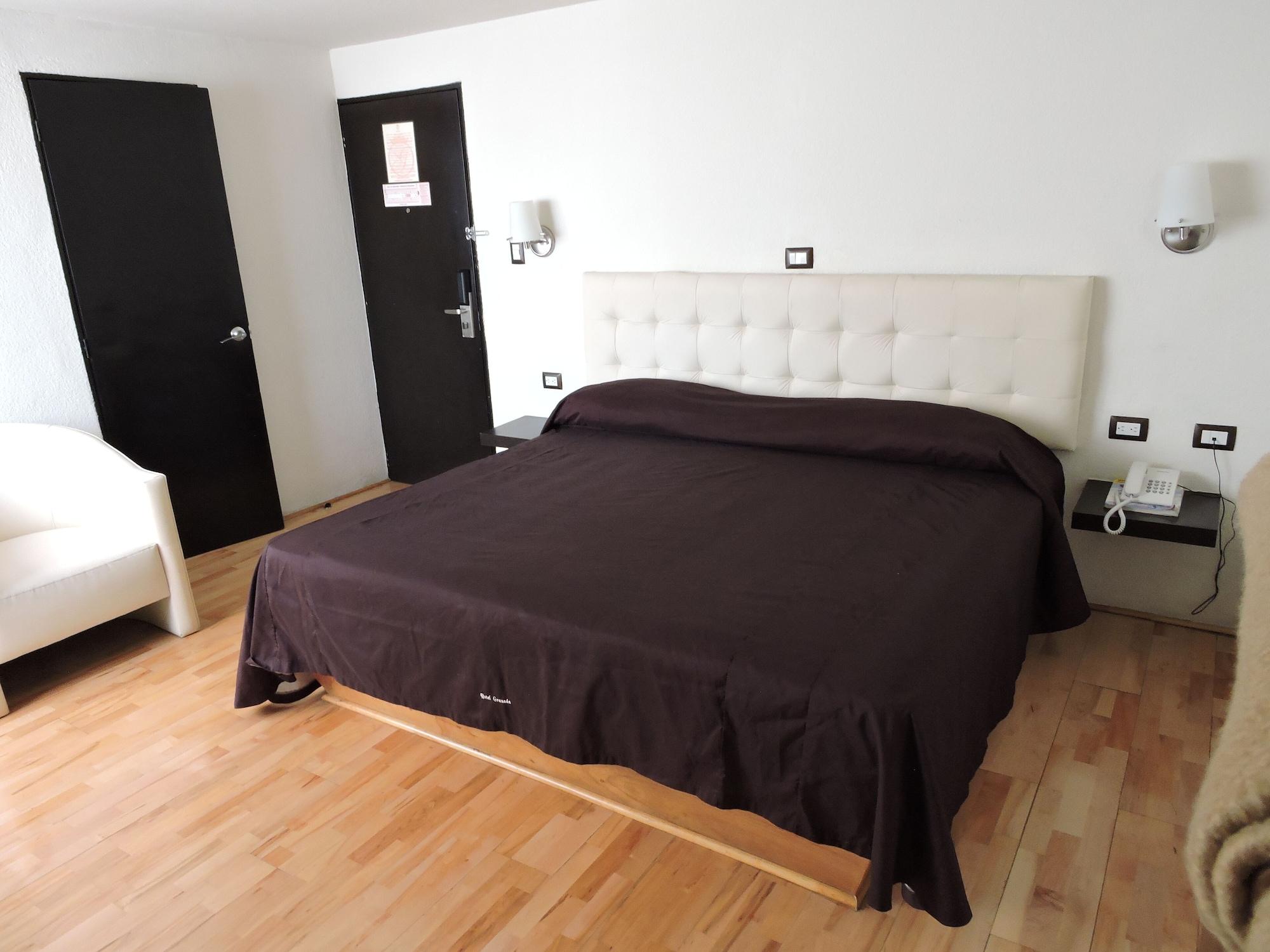 פואבלה Hotel Granada מראה חיצוני תמונה