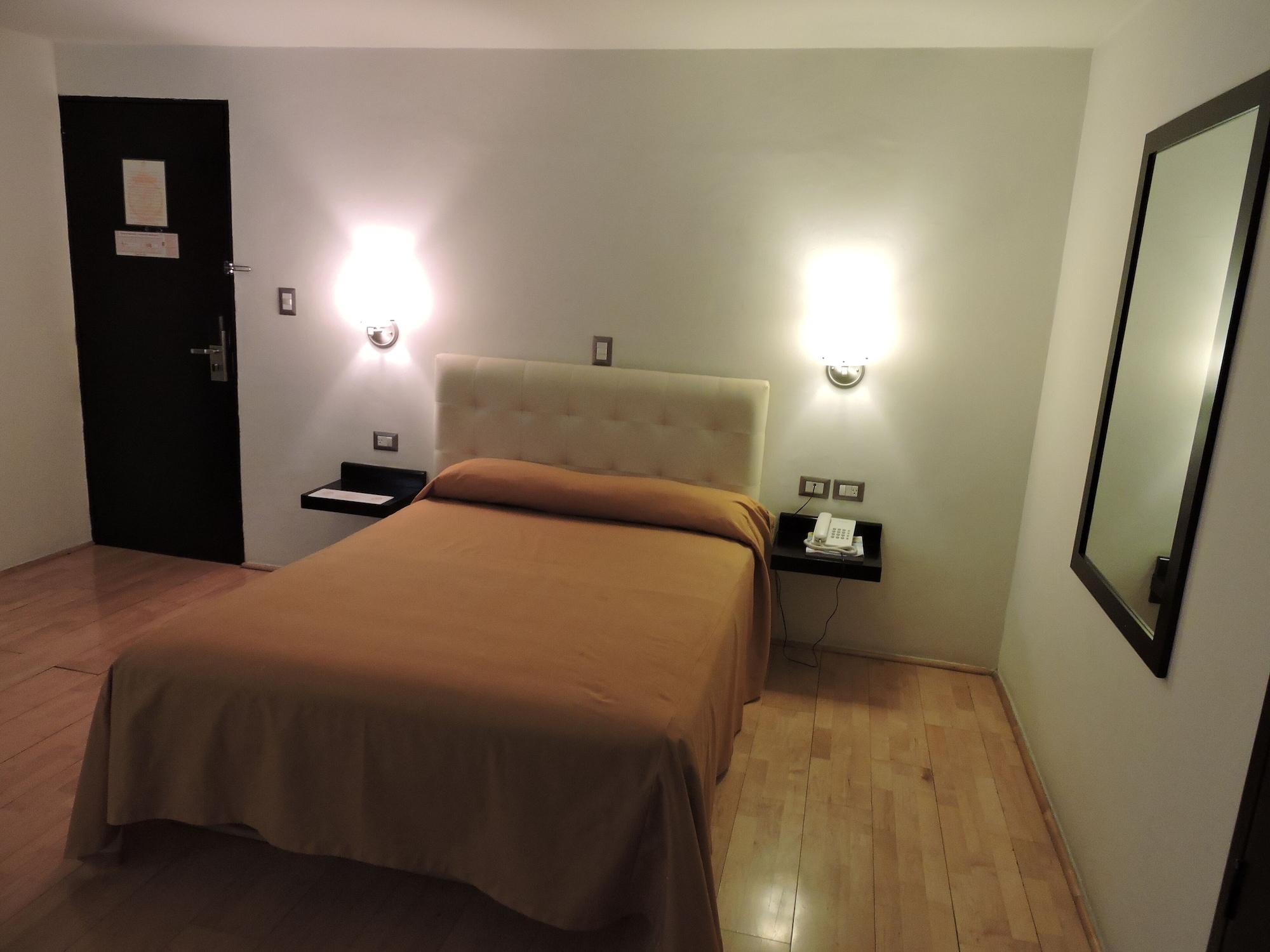 פואבלה Hotel Granada מראה חיצוני תמונה