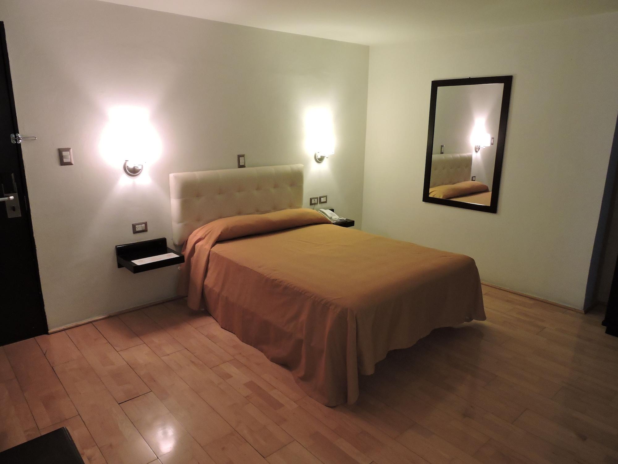 פואבלה Hotel Granada מראה חיצוני תמונה
