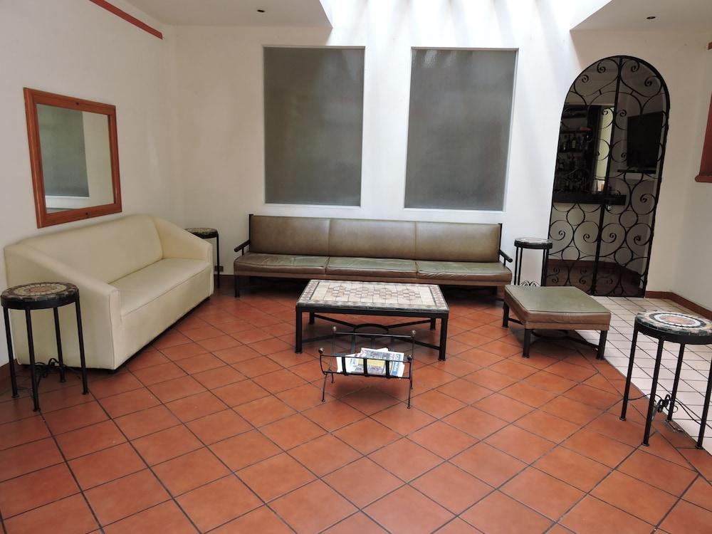פואבלה Hotel Granada מראה חיצוני תמונה