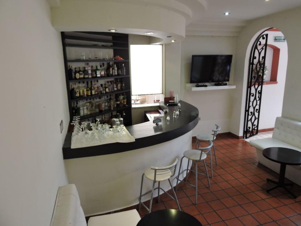 פואבלה Hotel Granada מראה חיצוני תמונה