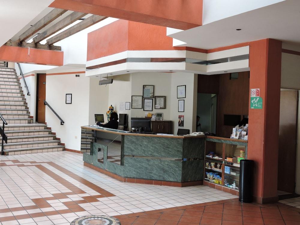 פואבלה Hotel Granada מראה חיצוני תמונה