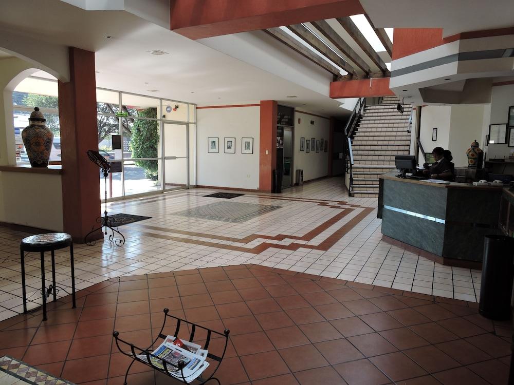 פואבלה Hotel Granada מראה חיצוני תמונה