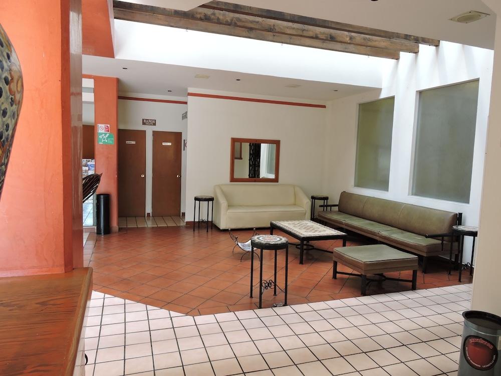 פואבלה Hotel Granada מראה חיצוני תמונה