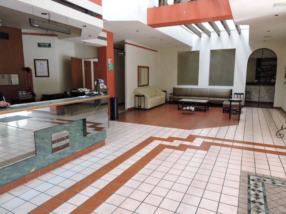 פואבלה Hotel Granada מראה חיצוני תמונה