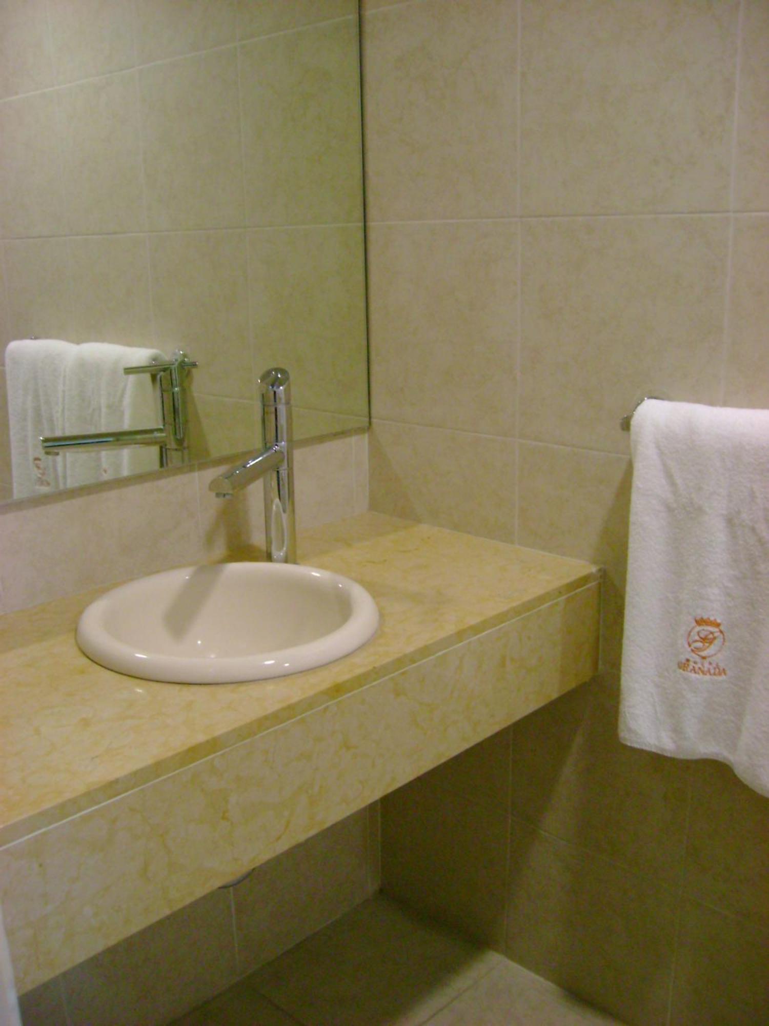 פואבלה Hotel Granada מראה חיצוני תמונה