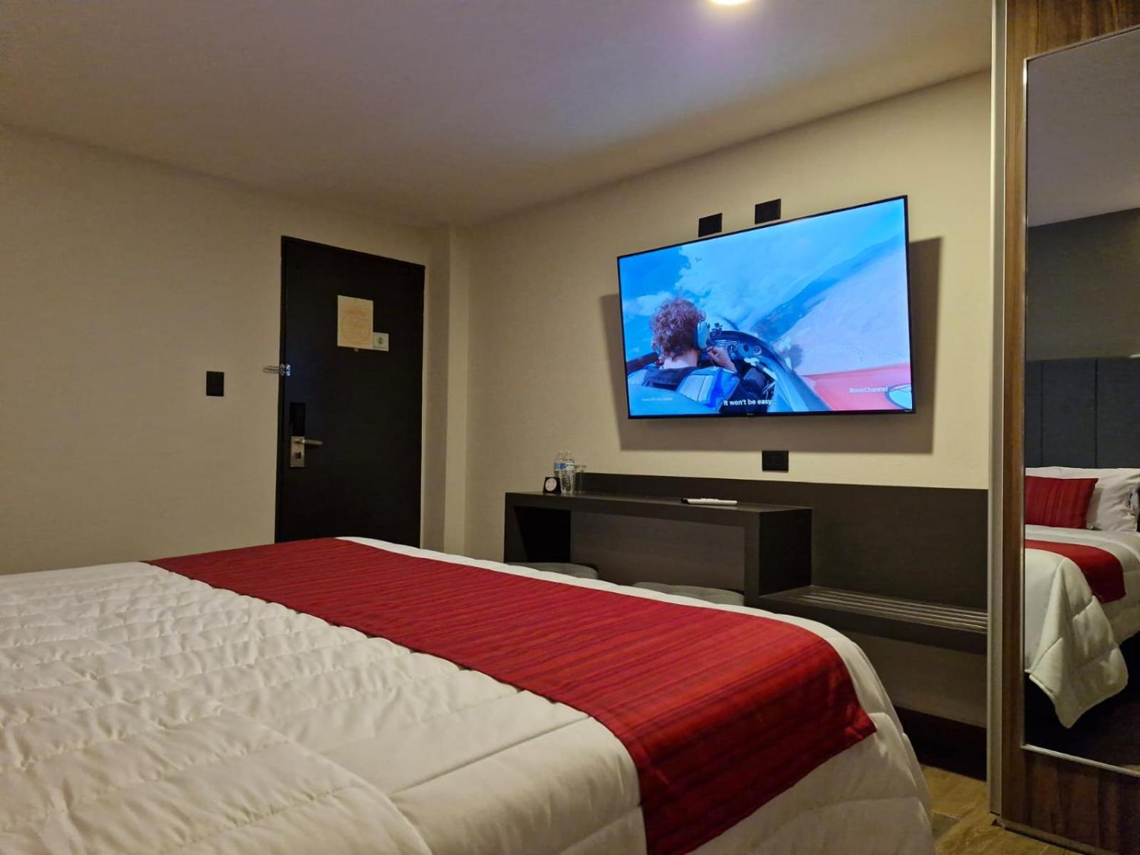 פואבלה Hotel Granada מראה חיצוני תמונה