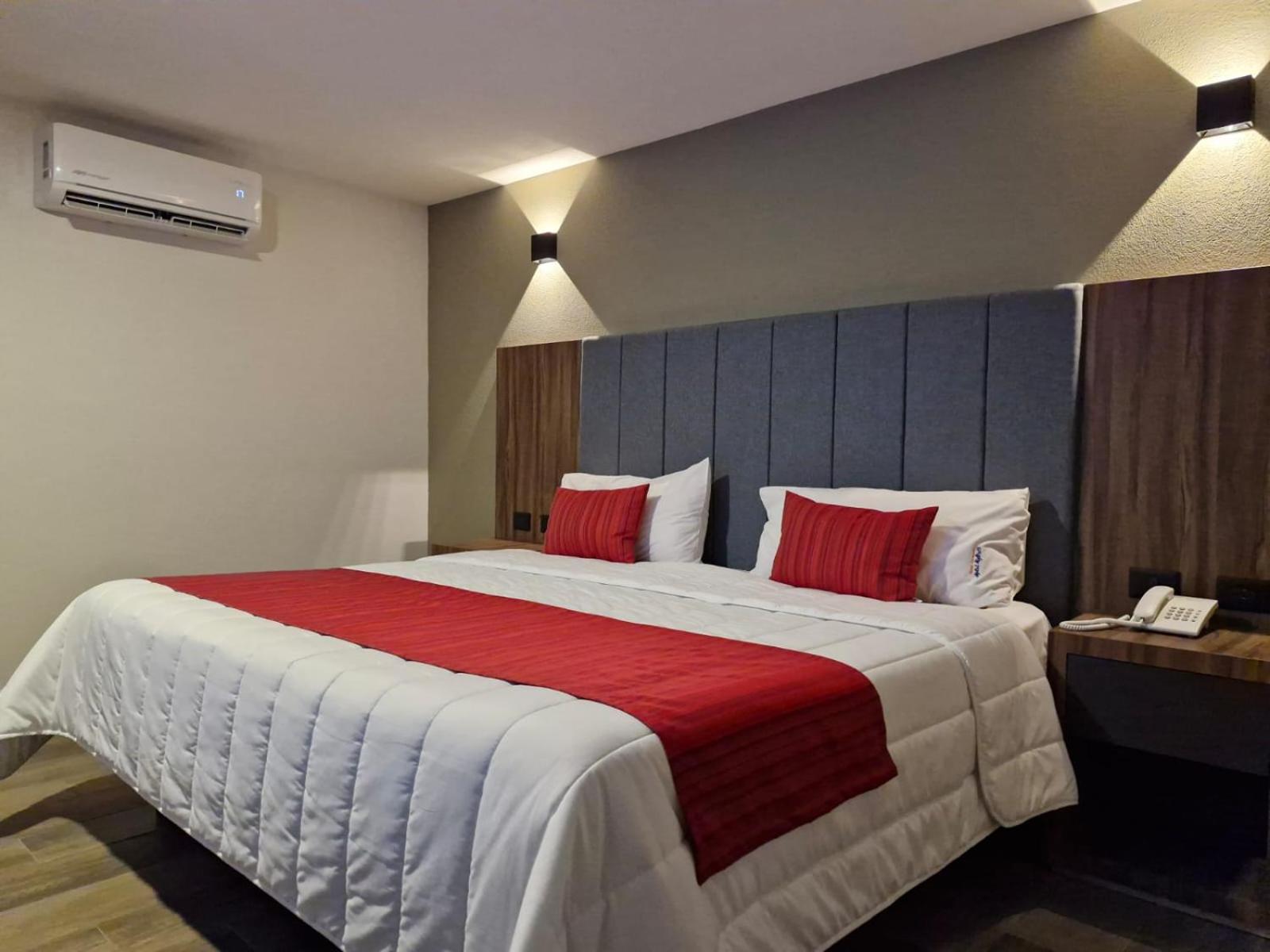 פואבלה Hotel Granada מראה חיצוני תמונה