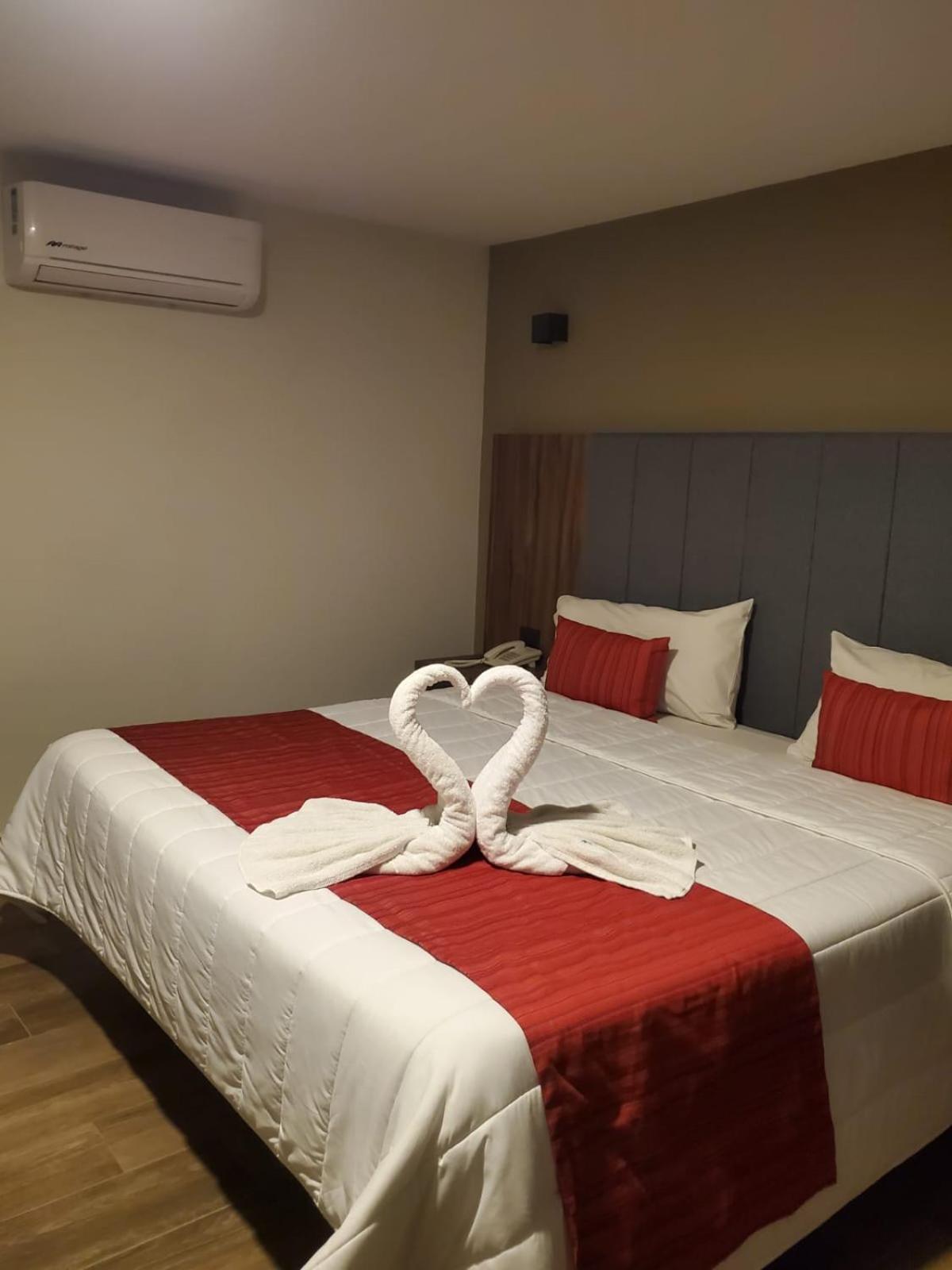 פואבלה Hotel Granada מראה חיצוני תמונה