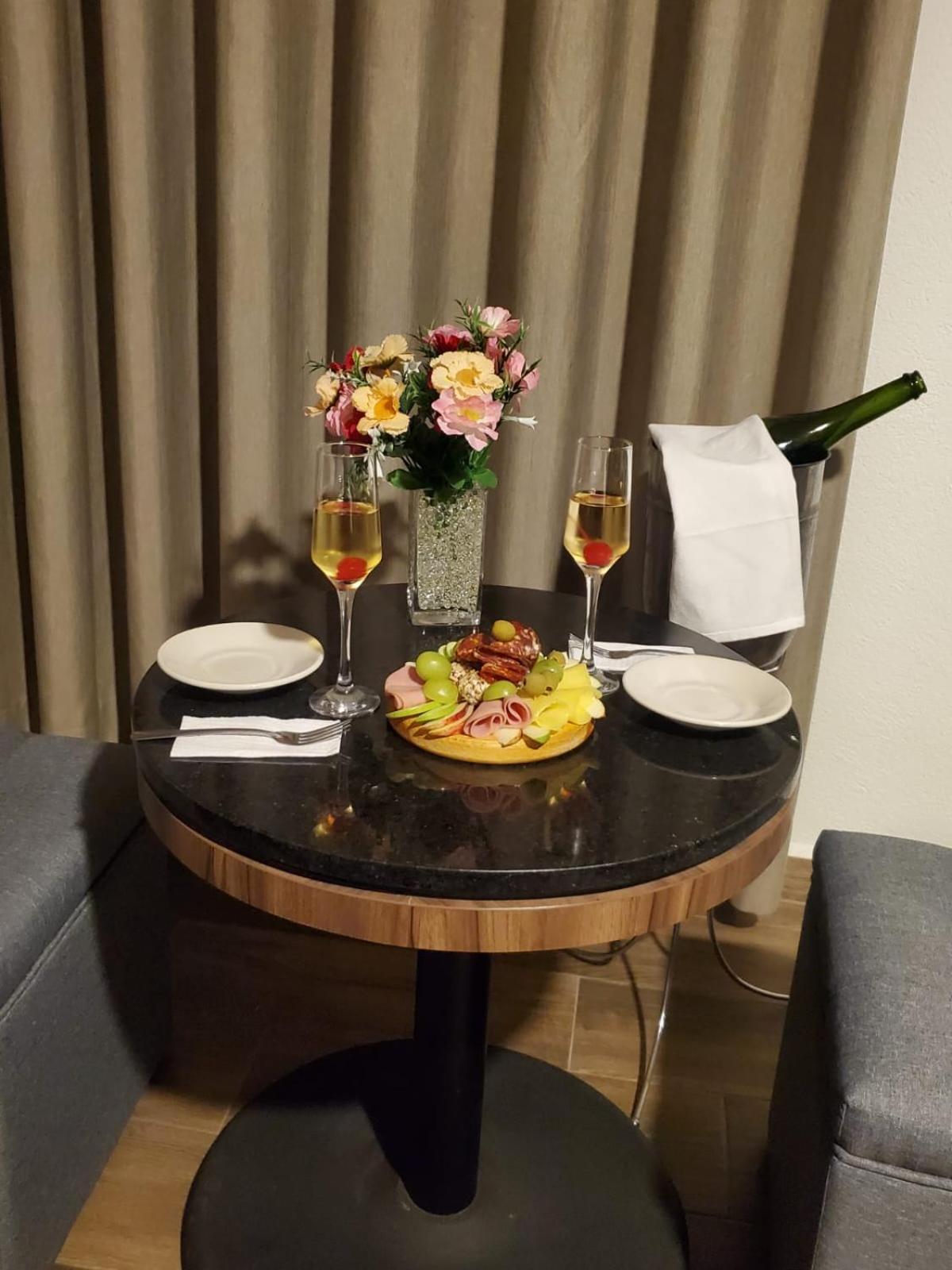 פואבלה Hotel Granada מראה חיצוני תמונה