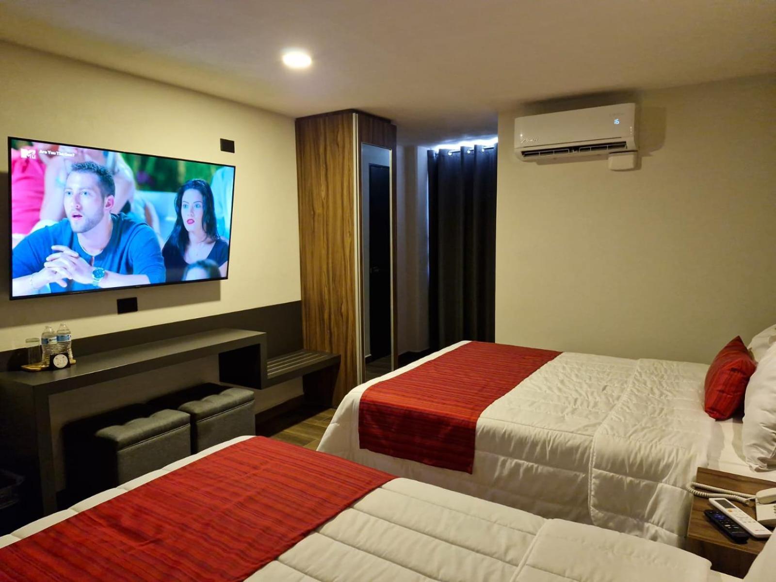 פואבלה Hotel Granada מראה חיצוני תמונה
