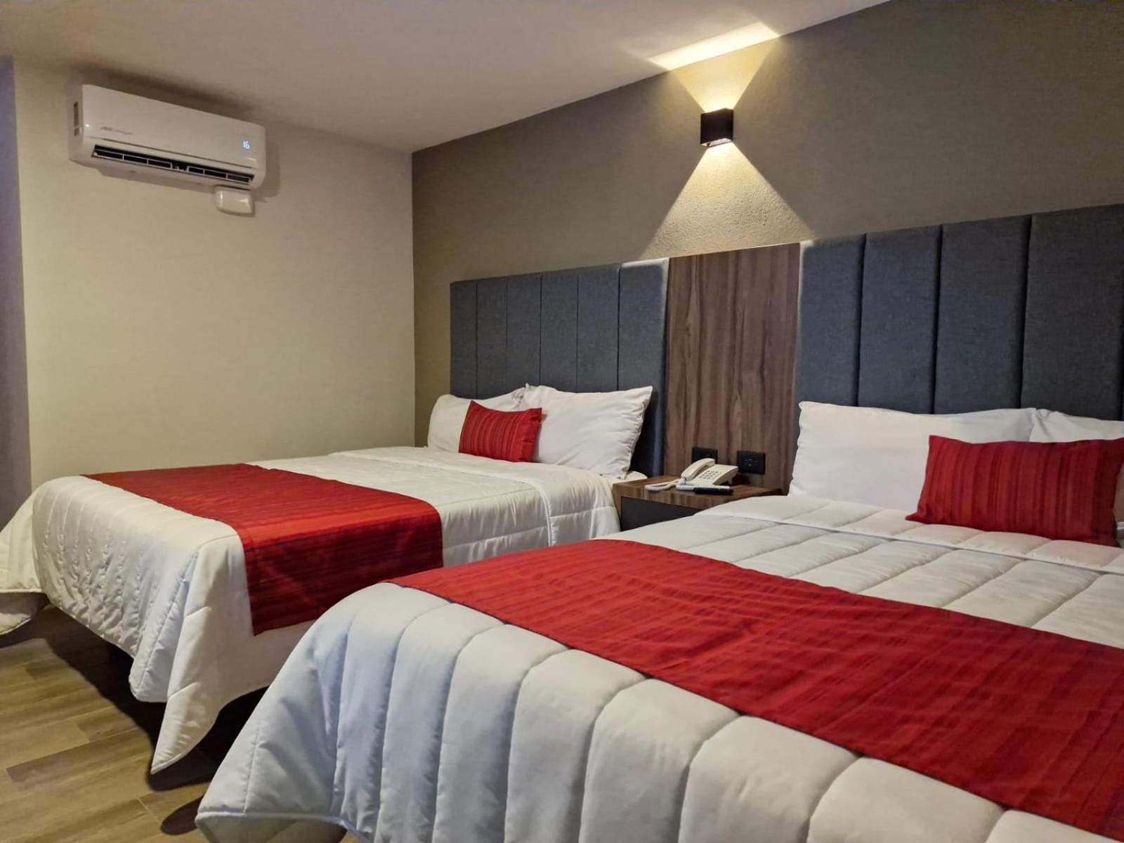פואבלה Hotel Granada מראה חיצוני תמונה