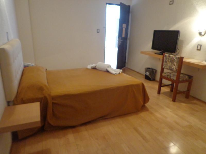 פואבלה Hotel Granada מראה חיצוני תמונה