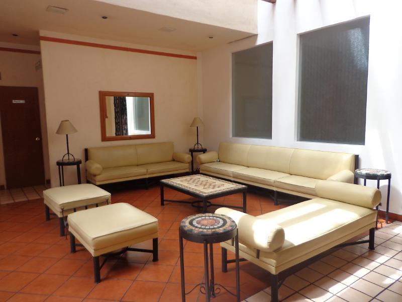 פואבלה Hotel Granada מראה חיצוני תמונה