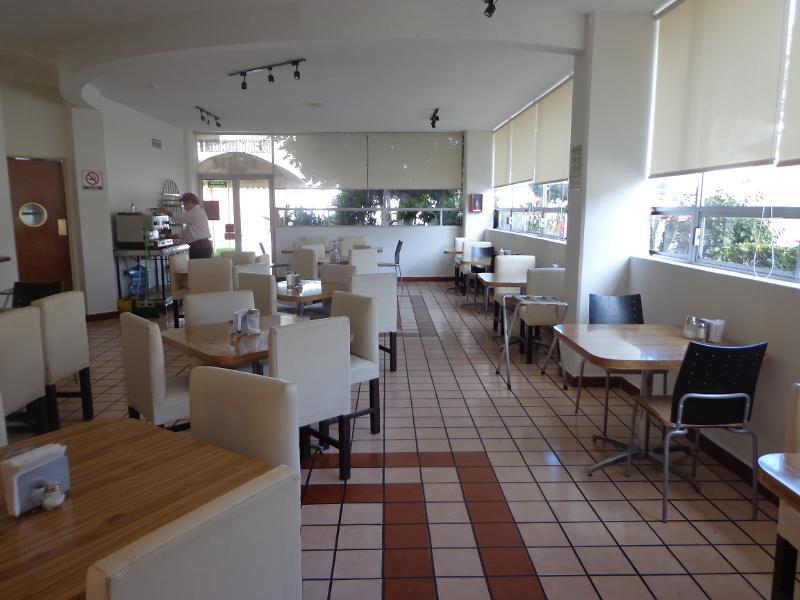 פואבלה Hotel Granada מראה חיצוני תמונה