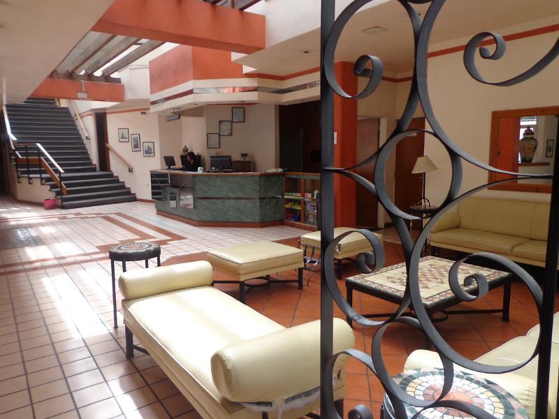 פואבלה Hotel Granada מראה חיצוני תמונה