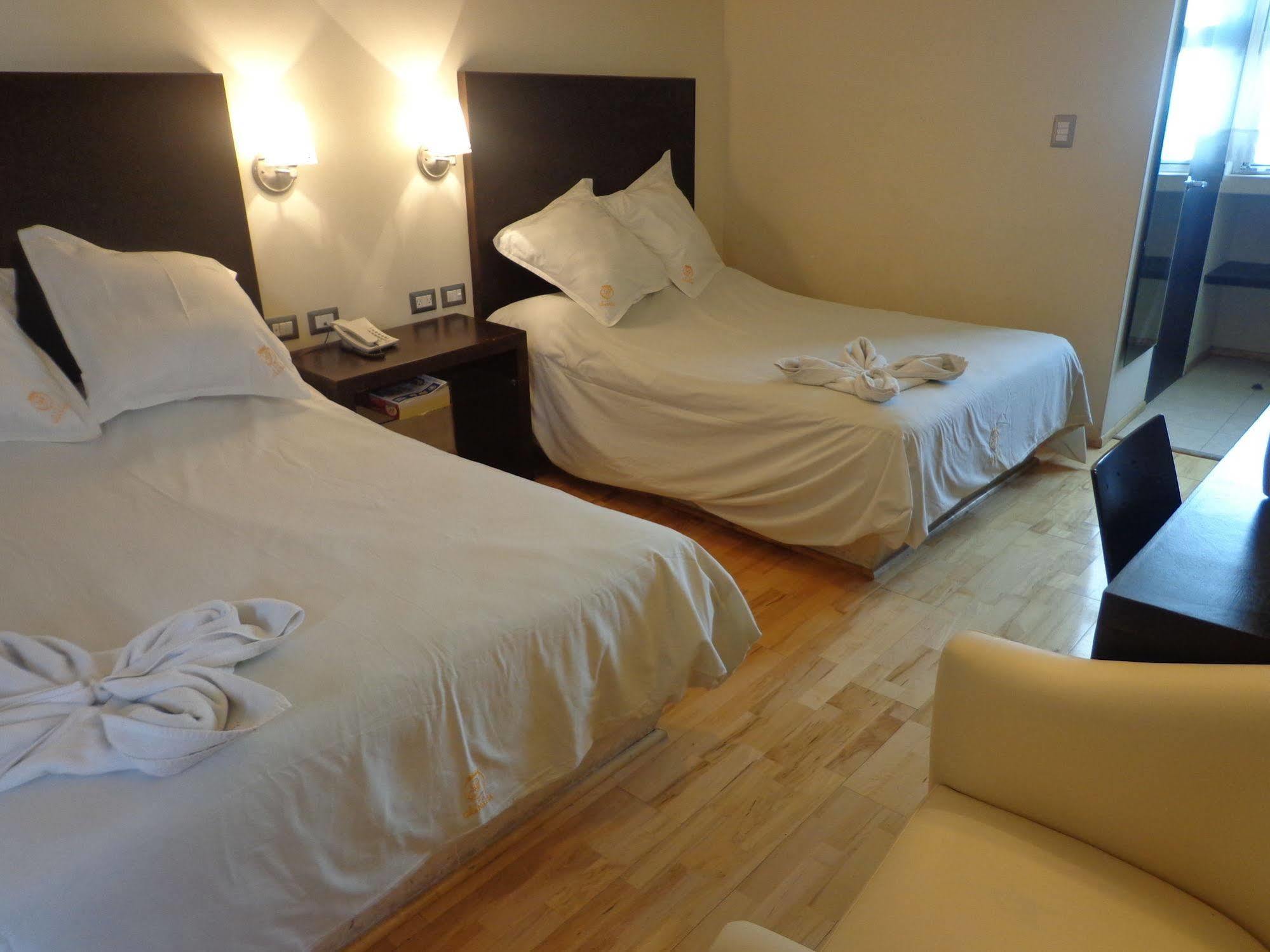 פואבלה Hotel Granada מראה חיצוני תמונה