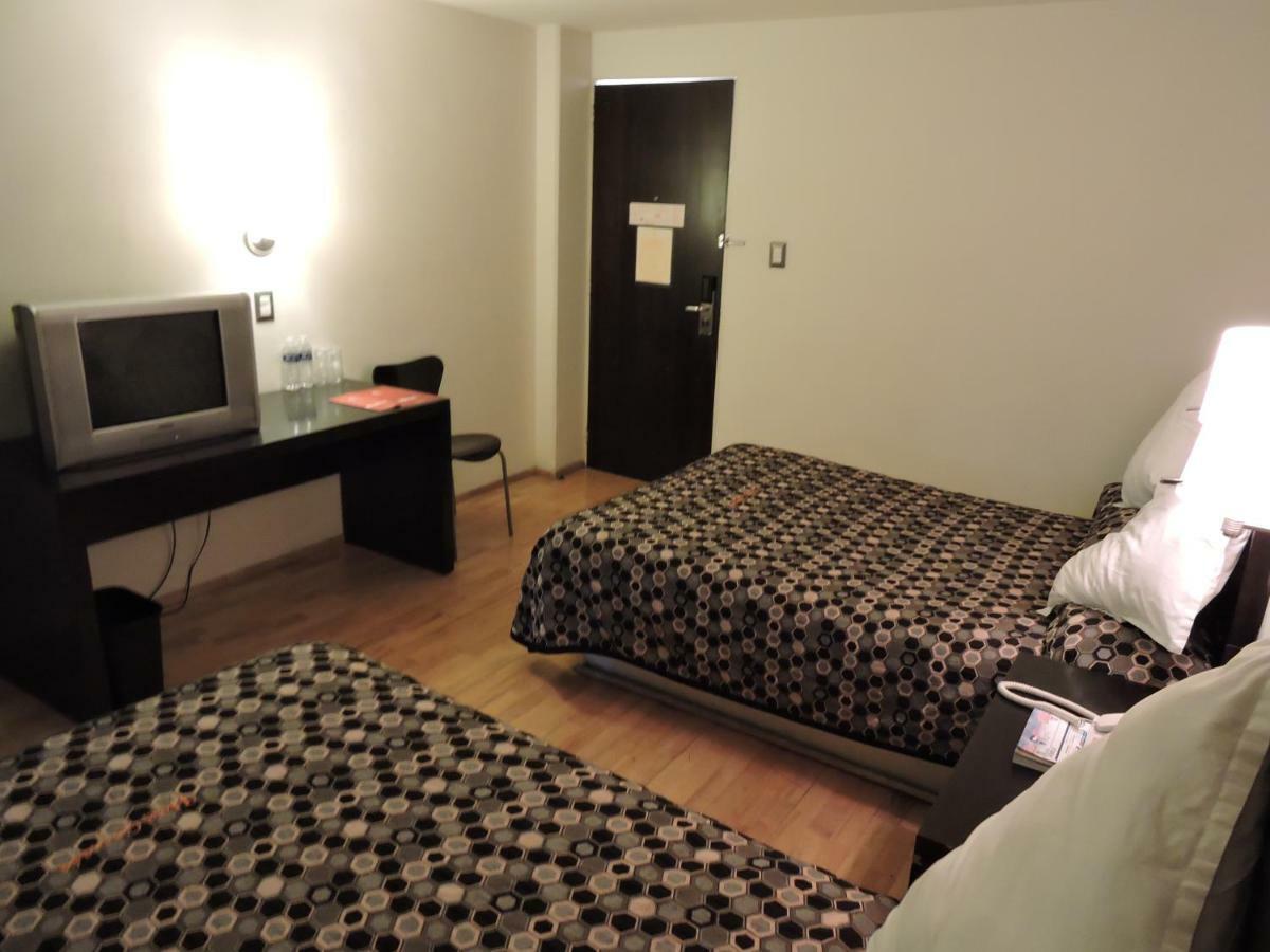 פואבלה Hotel Granada מראה חיצוני תמונה